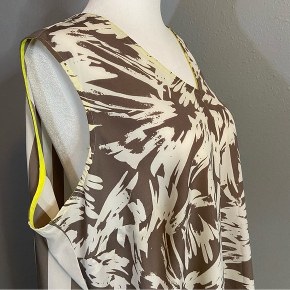 16. Vince Camuto Light Brown & Cream Abstract Multi Patterned Tank Top Size 1X - Picture 4 of 11